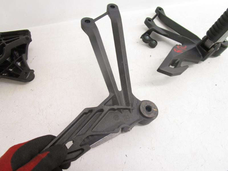 16 Kawasaki ZX 1000 M ABS Passenger Pegs 35063-1387-18R 2014-2024